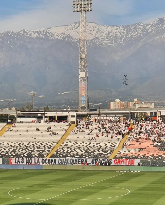 El mensaje de los hinchas de Colo Colo. ¿Fue para Gabriel Costa?