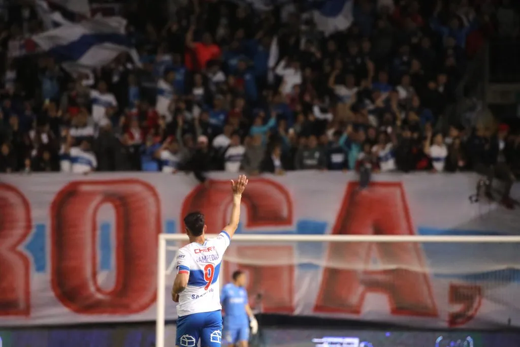 Fernando Zampedri es parte de la formación inicial de Universidad Católica ante Colo Colo por el Campeonato Nacional. Foto: Photosport.