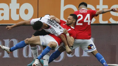 Colo Colo y Universidad Católica se vuelven a enfrentar por una fecha pendiente del Campeonato Nacional 2024 en el Estadio Monumental.