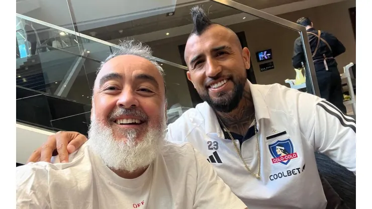 Juan Ramírez trabaja con Arturo Vidal y otra figura de Colo Colo. (Foto: Juan Ramírez)