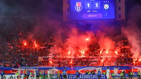 Leyenda de la UC aplaudió a la hinchada de Universidad de Chile.