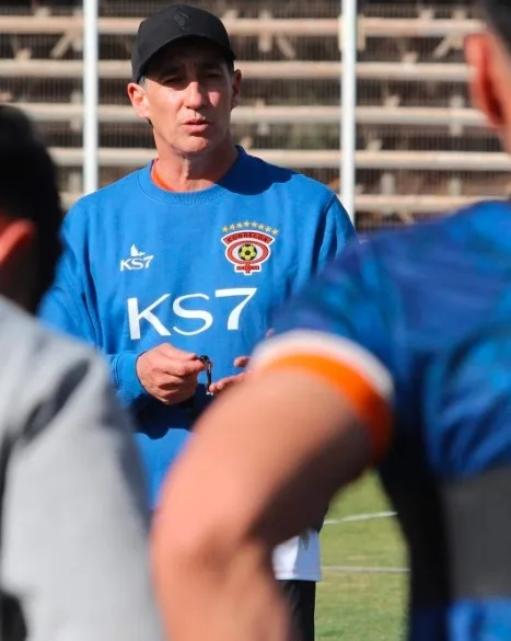 Bravo ya está dirigiendo al plantel naranja (Prensa Cobreloa)