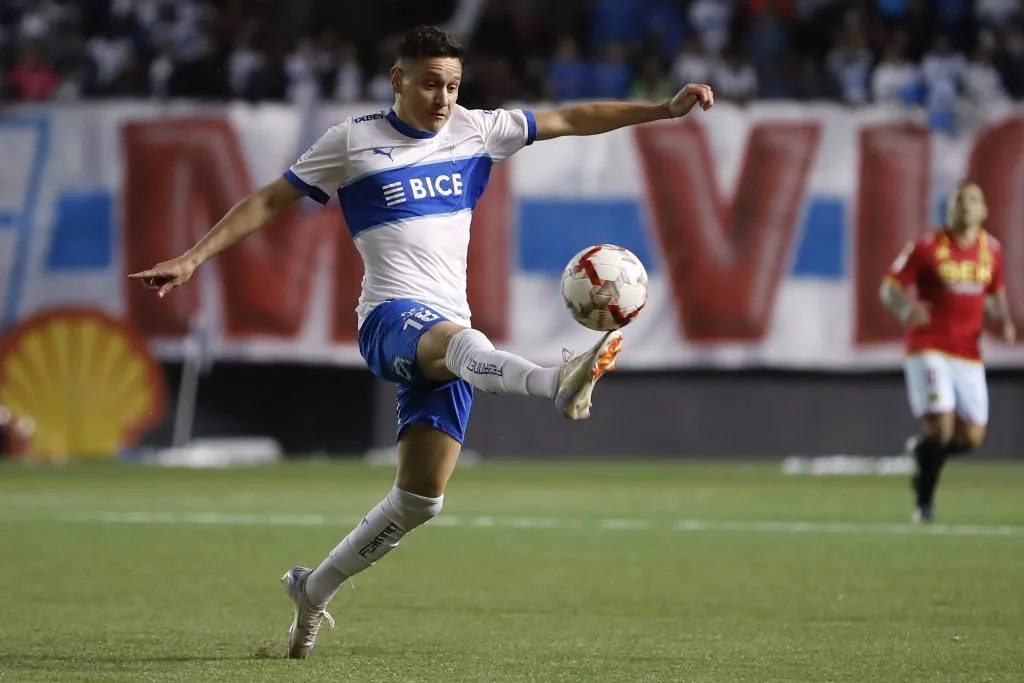 Fernando Zuqui recibió una fecha de sanción. Lo propio Agustín Farías. Ambos jugadores fueron expulsados en el encuentro de Universidad Católica ante Unión Española. (Foto: Photosport)