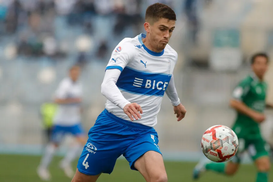 Borghi se la juega por Soto en la UC ante Colo Colo. | Foto: Photosport