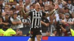 Eduardo Vargas marca gol en el Atlético Mineiro. (Foto: Photosport)