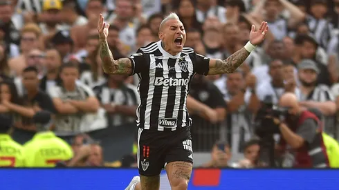 Eduardo Vargas marca gol en el Atlético Mineiro. (Foto: Photosport)