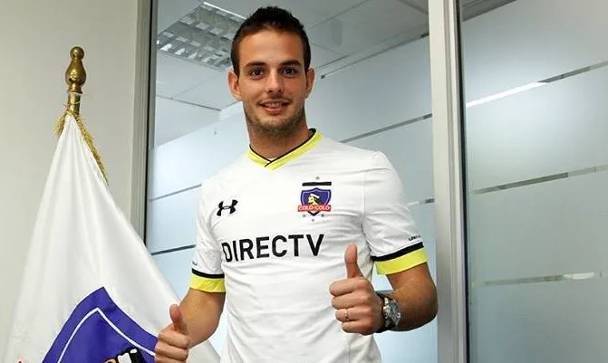 Rivero siendo presentado en el conjunto Popular | FOTO: Colo Colo