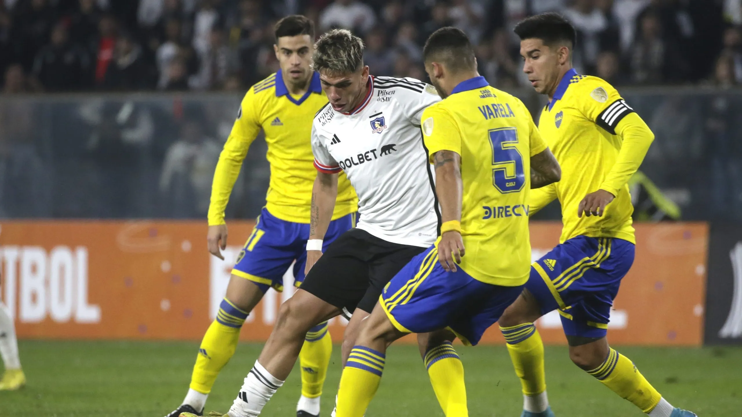 Carlos Palacios enamoró a Boca Juniors cuando los enfrentó con Colo Colo en la Copa Libertadores 2023. (Foto: Jonnathan Oyarzún/Photosport)