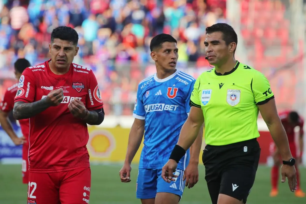 José Cabero fue severo con Patricio Rubio en su informe arbitral. (Foto: Jonnathan Oyarzún/Photosport)