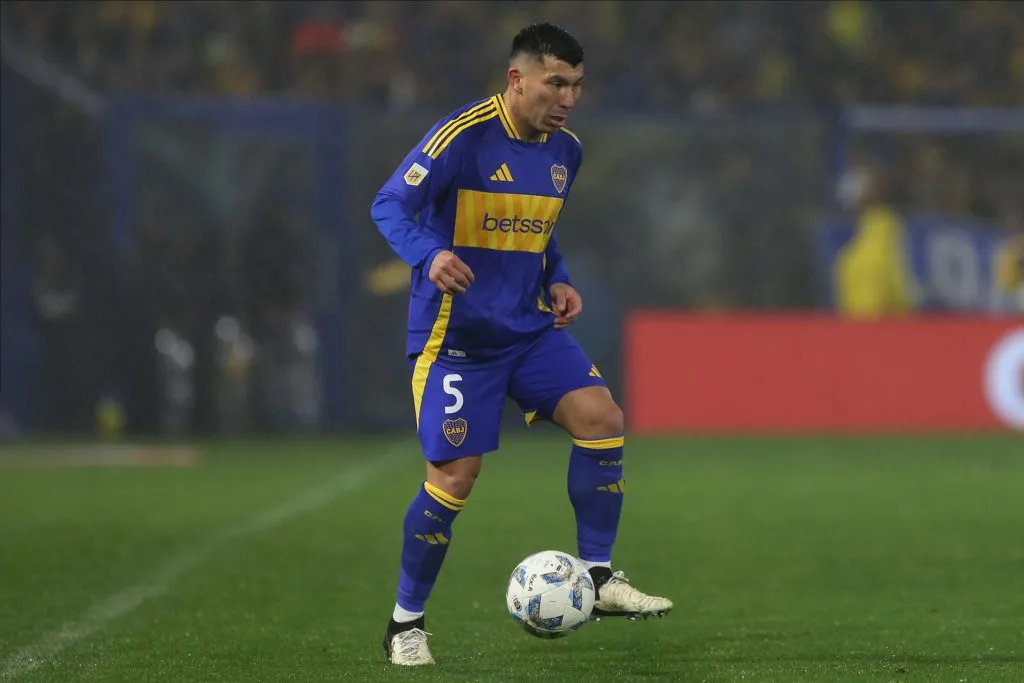 En Argentina toman una importante decisión sobre Medel | Foto: Getty Images