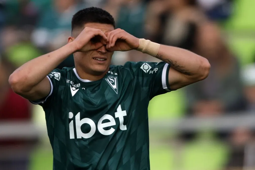 Lucas Cepeda pasó al primer equipo de Santiago Wanderers en 2021 y se consolidó en 2023. (Foto: Andrés Pina/Photosport)