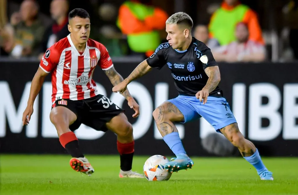 Colo Colo estaría tras los pasos de las gambetas de Tiago Palacios | FOTO: Marcelo Endelli/Getty Images