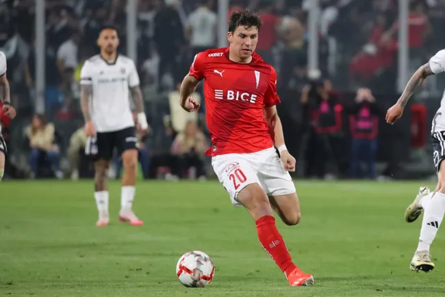 Tapia todavía no renueva. | Foto: Photosport