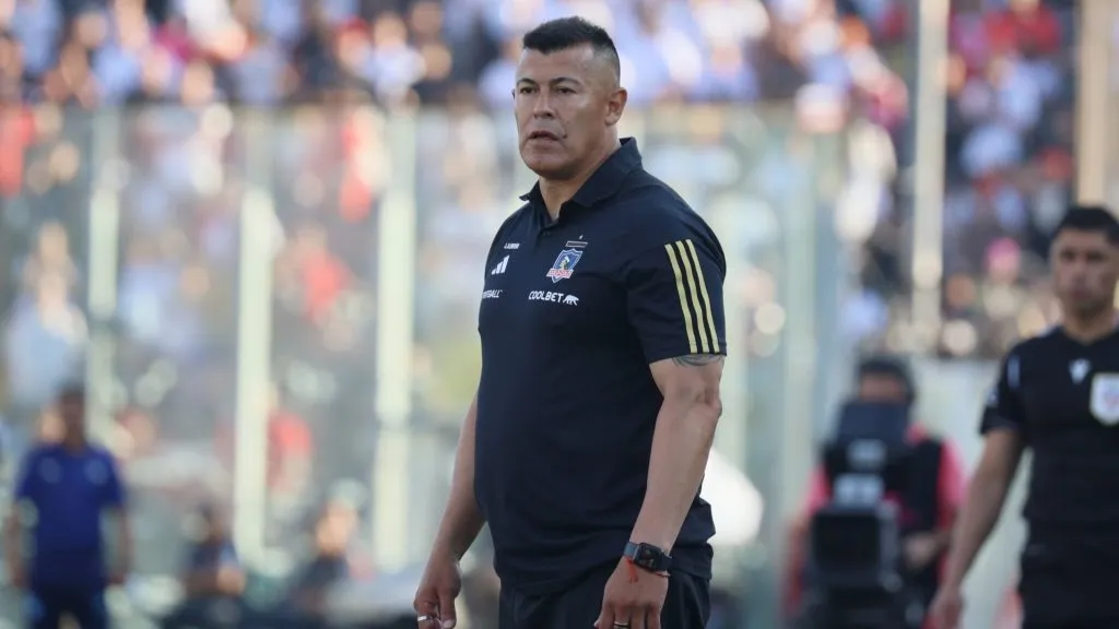 Jorge Almirón tiene un problema para el inicio de la pretemporada. (Foto: Photosport)