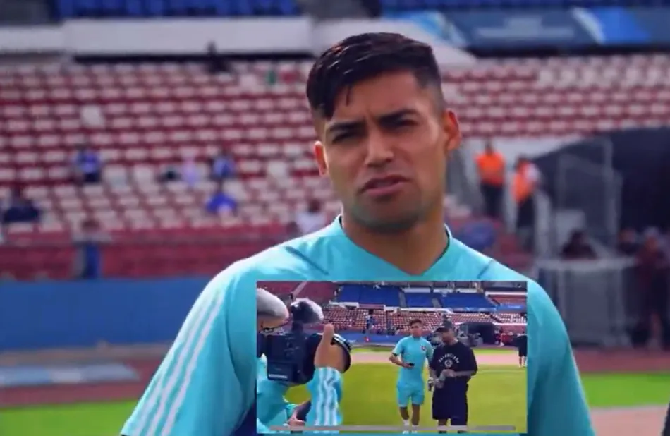 El momento de la broma del plantel de Universidad de Chile a Yeferson Soteldo.