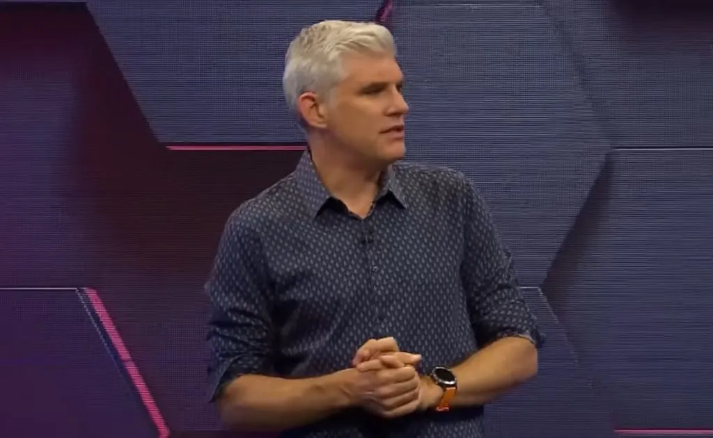 Manuel de Tezanos le hizo un queque a Marcelo Salas. Lo llenó de flores.