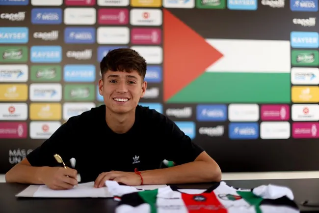 Iván Román renovó con Palestino. (Foto: @CDPalestinoSADP)