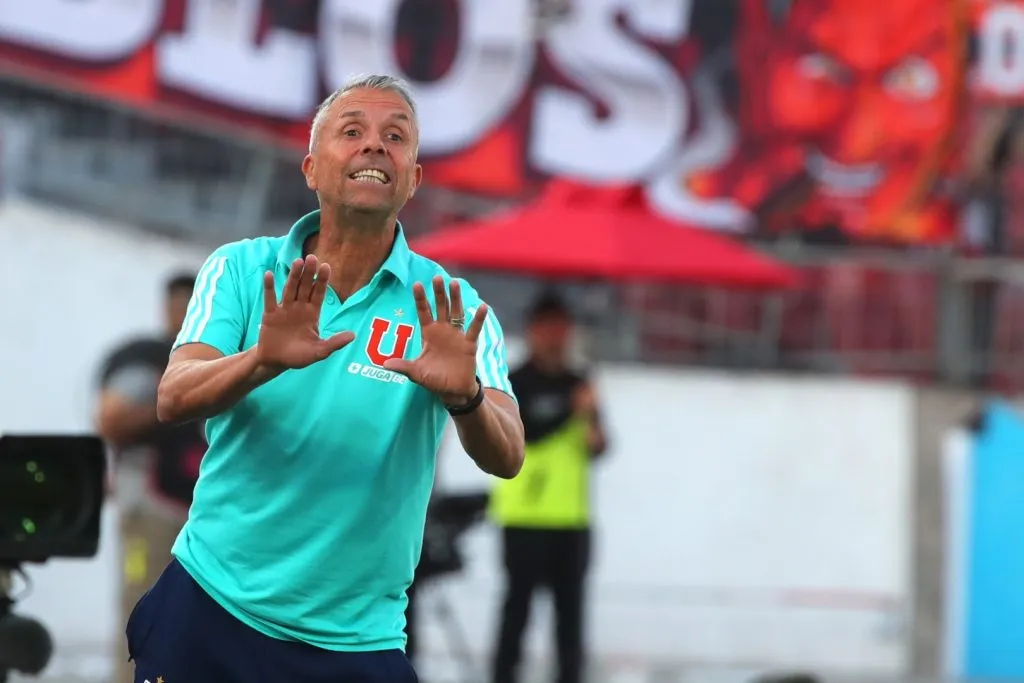 Carlos Heller reconoce el trabajo de Gustavo Álvarez.