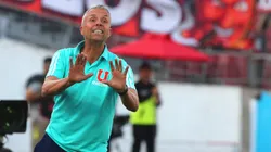 Carlos Heller reconoce el trabajo de Gustavo Álvarez.