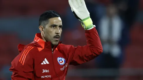 Claudio Bravo anunció especial y particular forma de despedirse del fútbol.