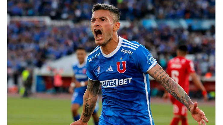 Charles Aránguiz hizo saltar de sus asientos a los hinchas de la U.