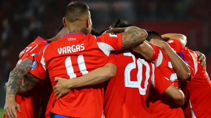 Los jugadores de Chile festejan uno de los goles de Lucas Cepeda contra Venezuela, en la fecha 12 de las Eliminatorias Sudamericanas 2026.