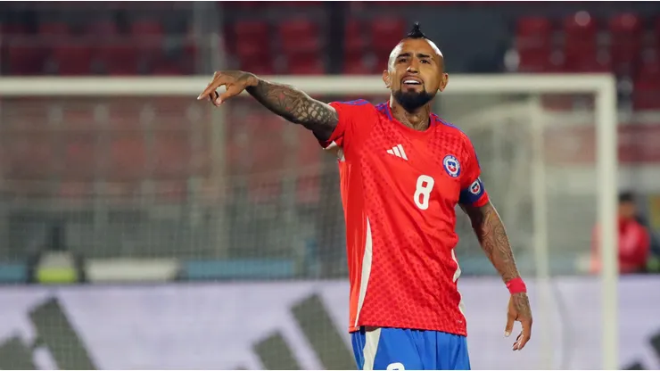 Vidal lanza dardos a dos exjugadores de la Selección Chilena.