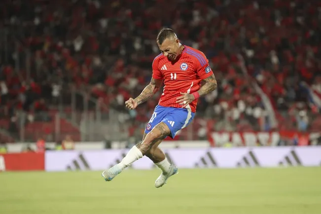 Eduardo Vargas trepa en la cima de la tabla de goleadores históricos de La Roja.