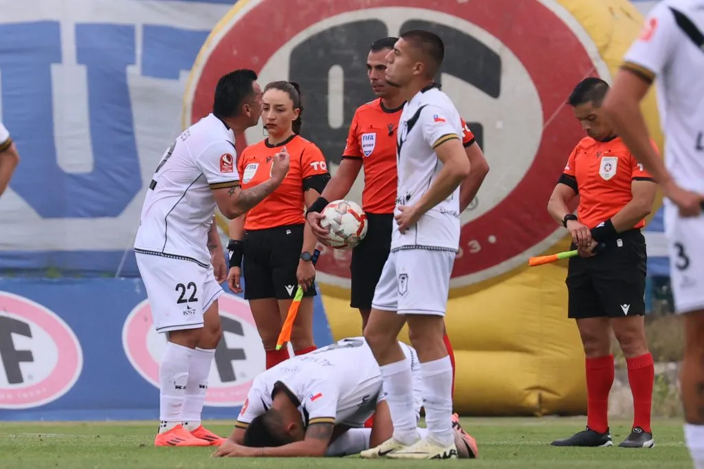 Esteban Paredes en su último partido con Santiago Morning. (Foto: Photosport)