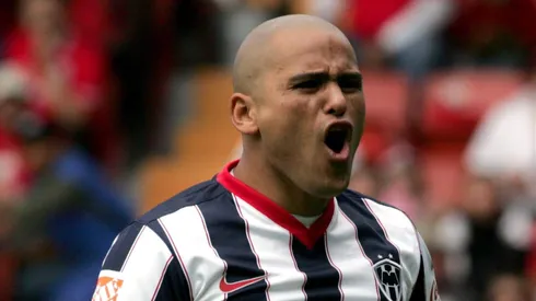 Arquero mexicano les pagaba a sus defensas para no recibir goles de Suazo.