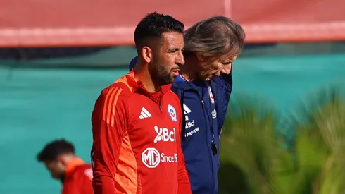 Mauricio Isla podría sumarse a las bajas de La Roja del Tigre Gareca (Foto: Photosport)