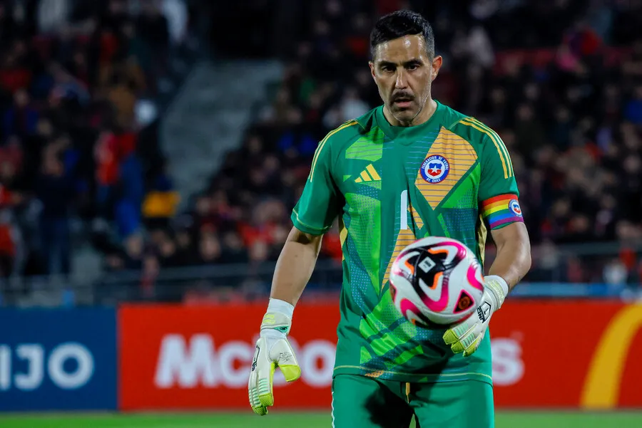 ¿Claudio Bravo sale del retiro? | Foto: Photosport