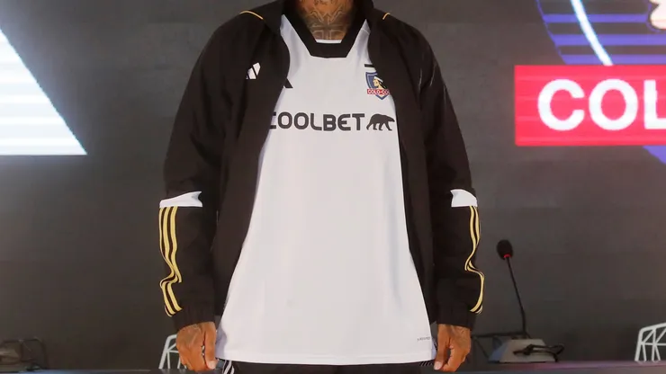 Colo Colo tendría lista su camiseta para la temporada 2025. (Foto: Photosport)
