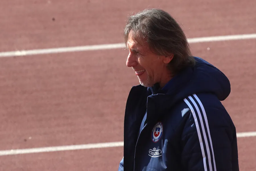 Ricardo Gareca camina por la cornisa en Chile. | Foto: Photosport