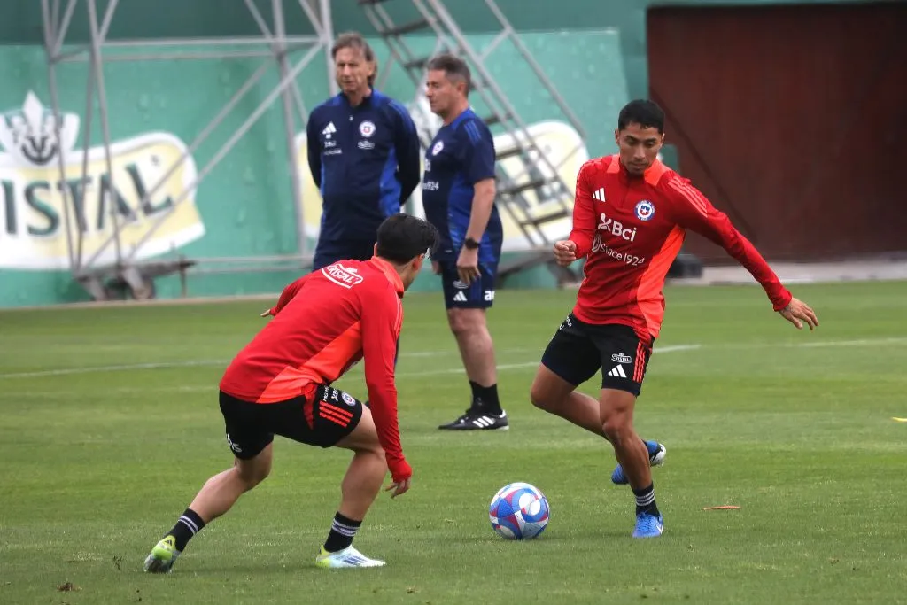 Bonvallet quiere ver a Cabral mostrando su talento en La Roja | Foto: Javier Salvo/Photosport