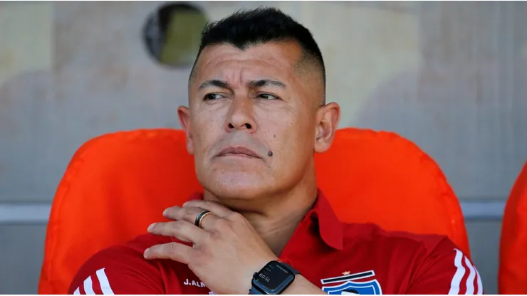 Almirón tendría entre ceja y ceja a un ex Colo Colo.