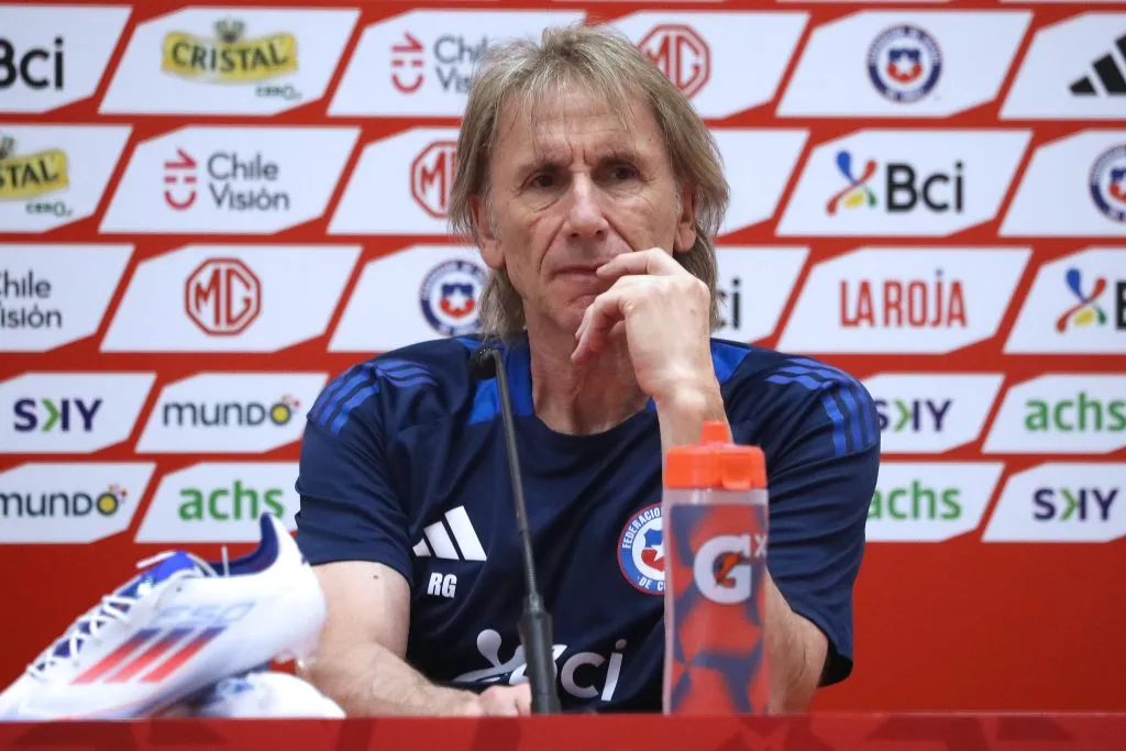 Ricardo Gareca en conferencia de prensa. (Foto: Photosport)