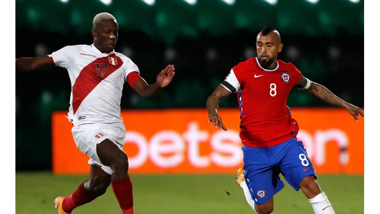 Arturo Vidal recibe elogios desde Perú.