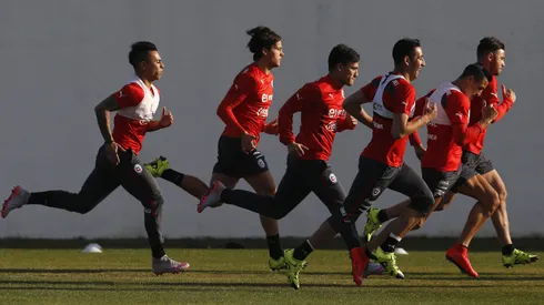 Aravena se saca el sombrero al descubrir dos históricos de la Roja.