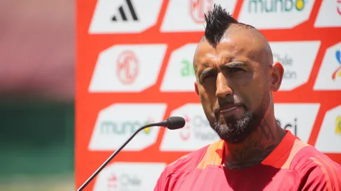 Arturo Vidal protagoniza cruce con hincha en Lima.