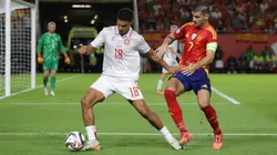 Alexander Bah y Álvaro Morata en el partido entre Dinamarca y España, en la fecha 3 de la UEFA Nations League 2024/25.