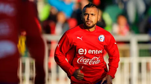 El mediocampista de La Roja sigue recibiendo comentarios negativos en Perú.