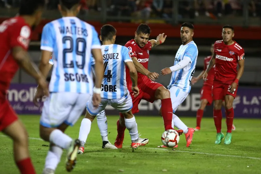 Ñublense vence sobre el final a Magallanes. (Foto: Photosport)