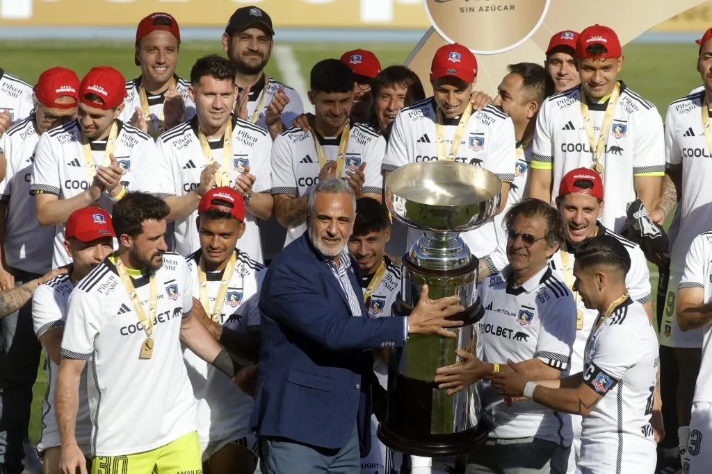 Aníbal Mosa festejó la Supercopa con Colo Colo. (Foto: Jorge Loyola/Photosport)