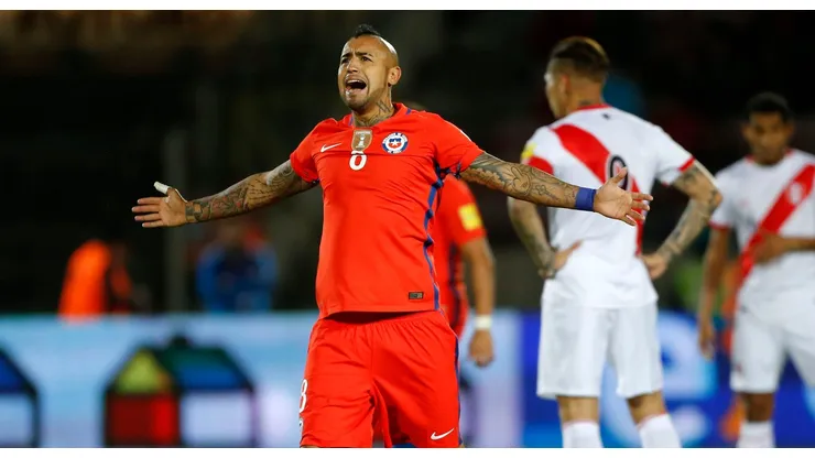 Arturo Vidal saca ronchas en la selección peruana.