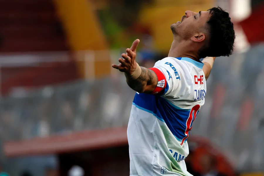 Arturo Vidal, incluso, le abrió las puertas a Fernando Zampedri. | Foto: Photosport