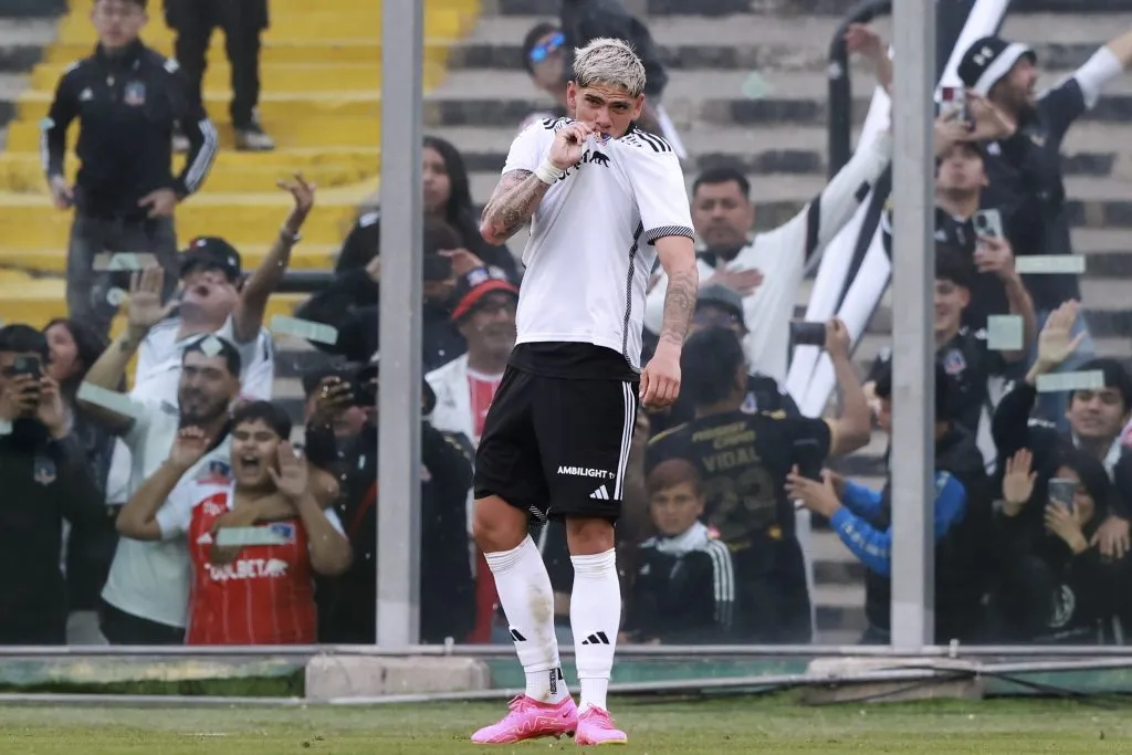 Palacios se ganó el cariño de los hinchas albos a punta de buenas actuaciones | FOTO: Felipe Zanca/Photosport
