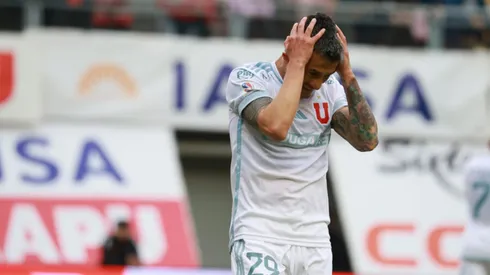 Aránguiz no la pasa bien.