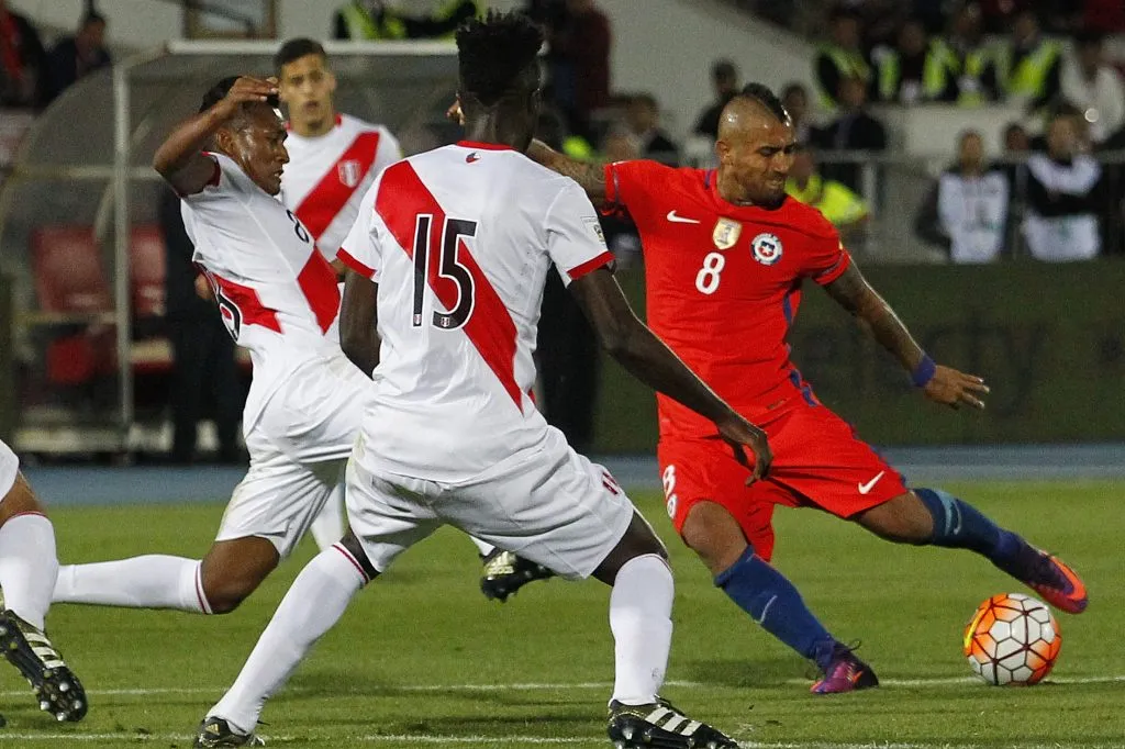 El 11 de octubre del 2016 Arturo Vidal convirtió su primer doblete ante Perú. (Foto: Ramón Monroy/Photosport)