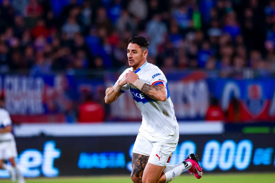 Tapia eligió a Zampedri como la figura del torneo. | Foto: Photosport